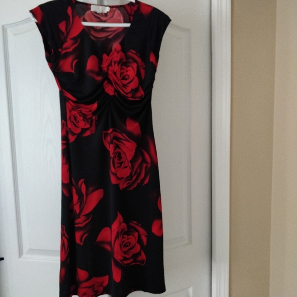 Rose print bodycon dress, size M - Picture 4 of 5